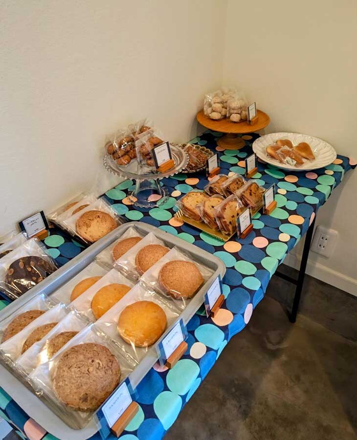 店内にはケーキのほかに焼き菓子もたくさん