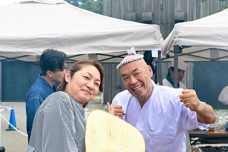 最高のポーズで来場者の方と記念撮影も。掲載許可をいただいた方、ありがとうございます