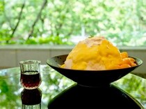 【東京スイーツ】京王プラザホテルのバーテンダーが作るマンゴー尽くしの「大人のかき氷」が絶品すぎる理由