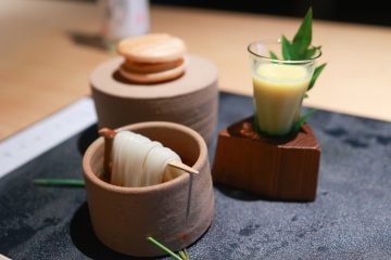 【一度は泊まりたい宿】江戸の情景を残す倉敷の料理宿『撚る屋』で岡山食材のディナー体験