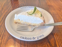 横浜市のアメリカンケーキ専門店『Lucy’s Bakery』で出会った「キーライムパイ」の奇跡の口どけに恋したワケ