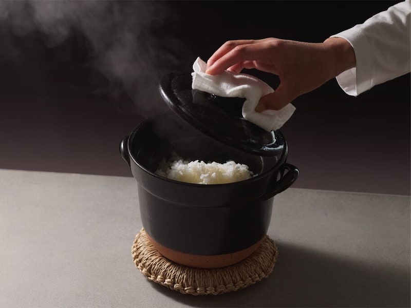 火加減不要でレンジで温め直しもOK。無印良品の「レンジで温め直せる 萬古焼 ごはん鍋」が便利すぎる！