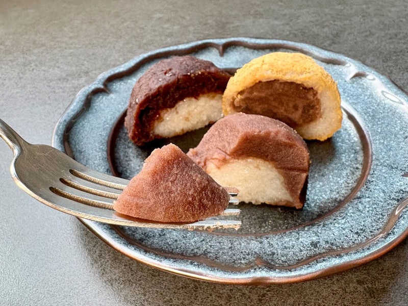 たっぷりのあんこと「半殺し」のもち米、食欲をそそる断面