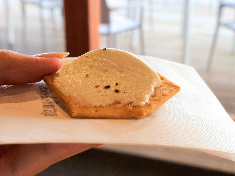 一般的なフレッシュチーズとは一線を画す、旨味が濃く、滑らかな後味