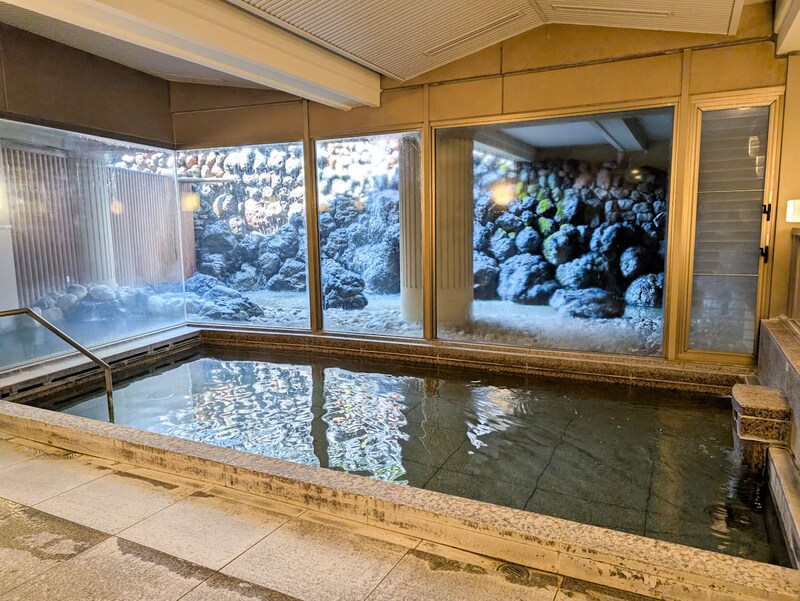 お部屋の温泉と、大浴場、露天風呂の泉質が異なりますので、入り比べて美肌を極めましょう