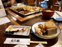 【大阪の老舗】日本一の歴史を誇るおでん屋『たこ梅』の魅力とは？ 鯨のおでんと熱燗を味わう