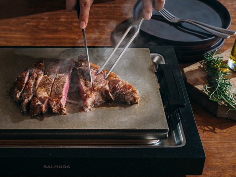 プレートの傷などを気にすることなく切り分けもOK