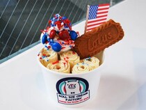 行列必至。くるっと巻きあげた「ロールアイスクリーム」 が夏を席巻!?【スイーツ放浪記】