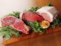 フレンチ界の肉の殿堂「ユーゴ・デノワイエ」がリニューアル。究極の熟成肉はいかに進化した？