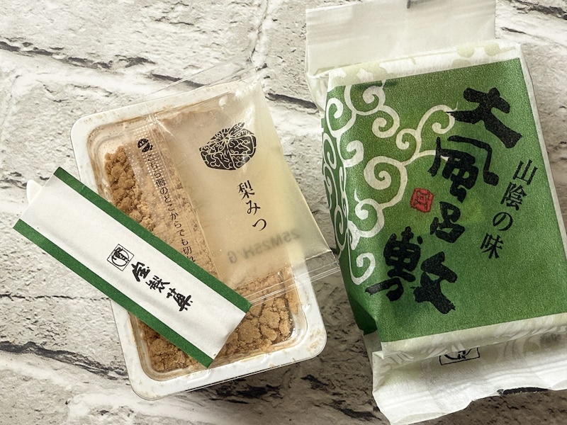 見た目は信玄餅っぽいけど味は違います