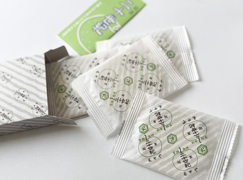 亀甲や「二十世紀」（8枚入り 540円）。中身は一体なんでしょう？