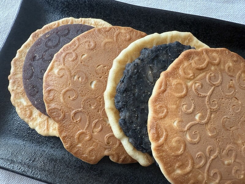 どら焼きとはまた違った食感の生地
