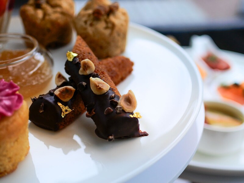 ビーントゥバーチョコレートを使用したヘーゼルナッツフィナンシェ