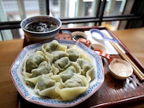 【大阪の旅グルメ】一口で上海に旅した気分！ 『上海ロンタン』で感動の本格ワンタンを