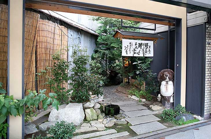 パッと見では飲食店のようには思えない、いづ重