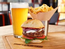 【NEW OPEN】死ぬまでに食べたい！？LA発のハンバーガー店が日本初上陸！