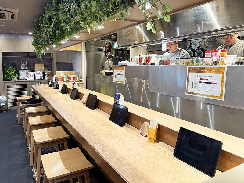 『Spice and Vegetable 夢民』の店内