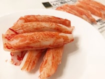 【検証】スーパー『ライフ』で2022年にバズって人気継続中の「かに風味かまぼこ」は本当においしいのか実食してみた