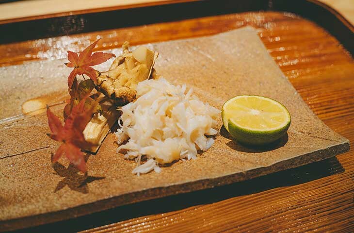 すだちを搾って秋めく一皿