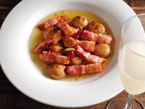 日本酒×「肉」つまみレシピ【1】ベーコンとマッシュルームのアヒージョ