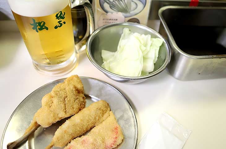 若鶏 210円、鮪 180円、紅ショウガ 160円、生ビール中 490円 [食楽web]