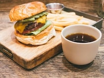 ブラックNG派も虜になる！？ 蔵前の人気カフェ『LEAVES COFFEE APARTMENT』のコーヒーが美味しい理由
