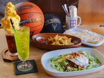 日本のNBAファンの聖地へ！ 日本初のバスケットボールカフェ『Basketball Cafe BALL TONGUE』（東京・木場）へ行ってきた