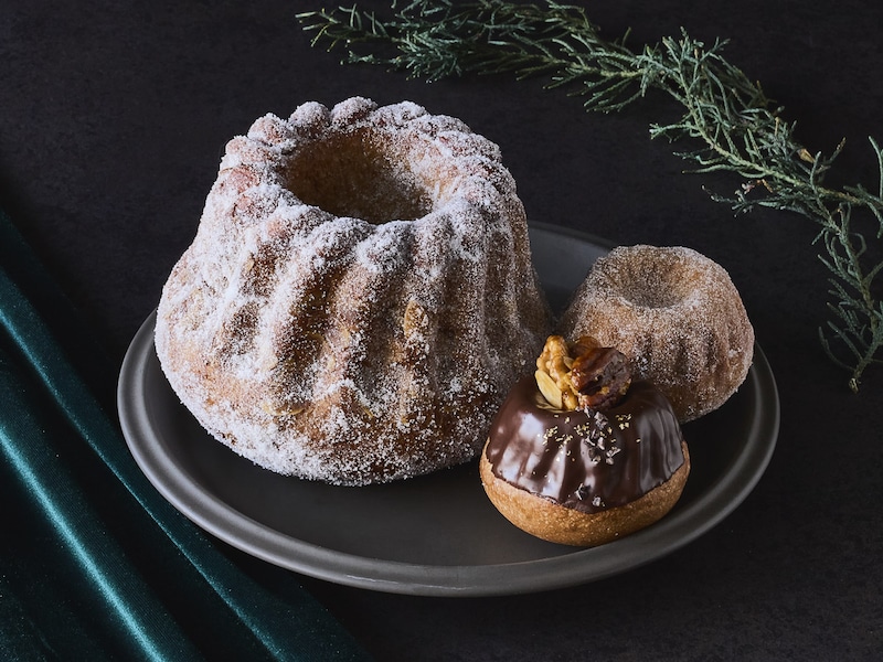 1620円。食べ切りサイズの「プチクグロフ」（314円）や「チョコプチクグロフ」（422円）も要チェック