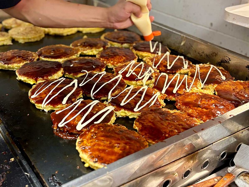 湯気とともに立ちのぼるソースの香り。大阪の味が五感を包み込む瞬間