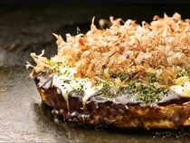 【老舗の名店】大阪・曽根崎に息づく粉もん文化を支え続ける『お好み焼 ゆかり 本店』の名物「豚玉」