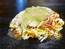 大阪人もミシュランも太鼓判！ 行列店『お好み焼 オモニ』の名物「オモニ焼」の人気の秘訣を探ってきた