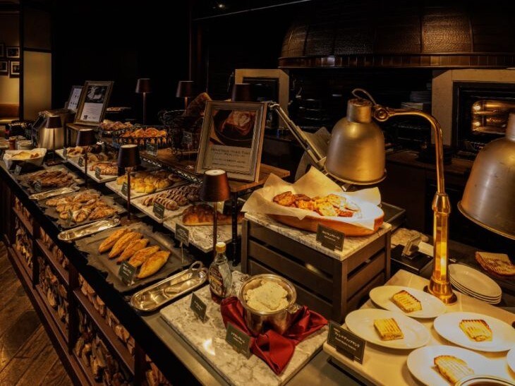 パンがさらにおいしくなる前菜やスープなども用意