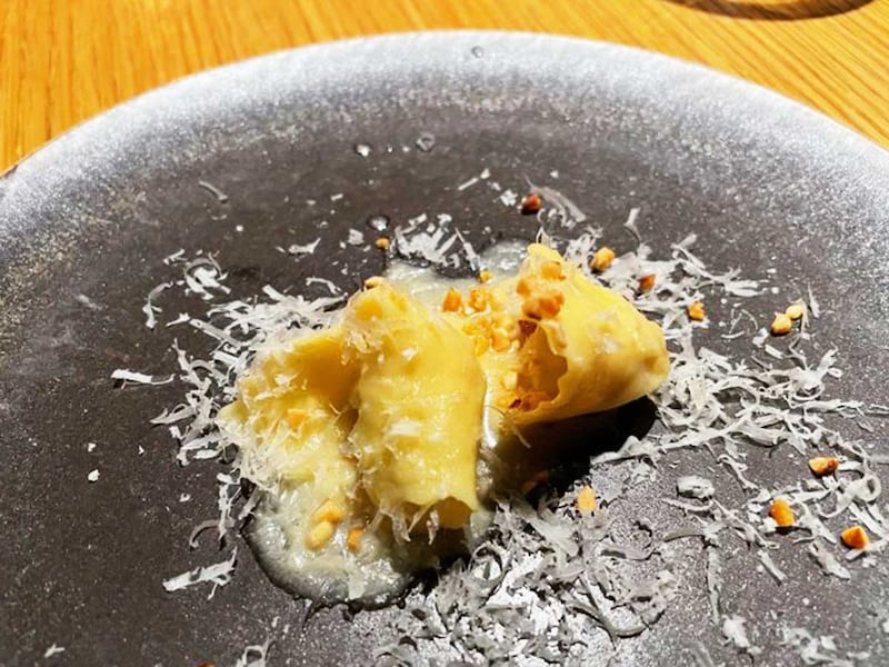 濃厚なチーズの風味に香ばしいアーモンドがアクセントになった「アーモンド　トルテリーニ」（レシピ本P131掲載）