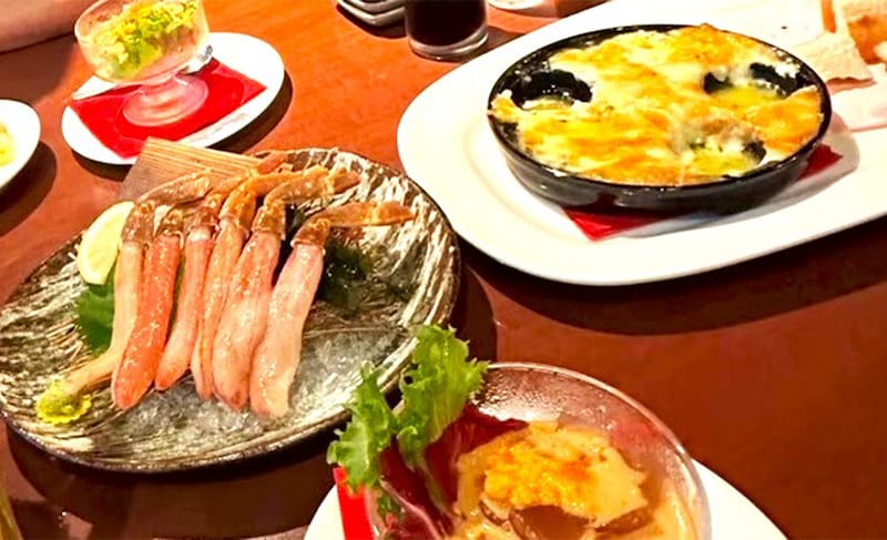 もっとカニをたっぷり食べたい！というなら、カニの刺身やカニのステーキ、ブイヤベースなど、各種メニューが豊富