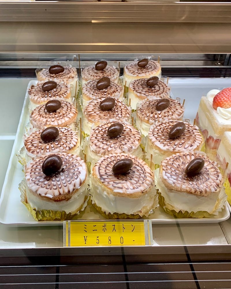 繊細なチョコレートの模様が美しい「ミニボストン」580円[食楽web]