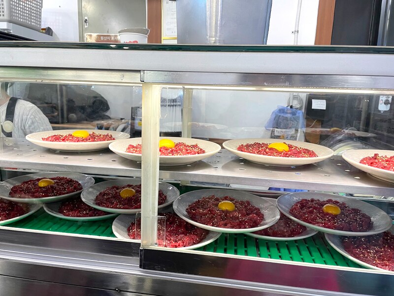 ユッケがスタンバってるので提供スピードが速い