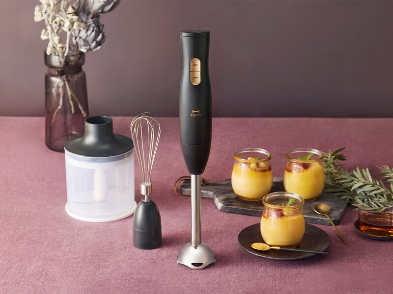 マットブラックの質感とゴールドのアクセントが特徴のシックなデザインが魅力