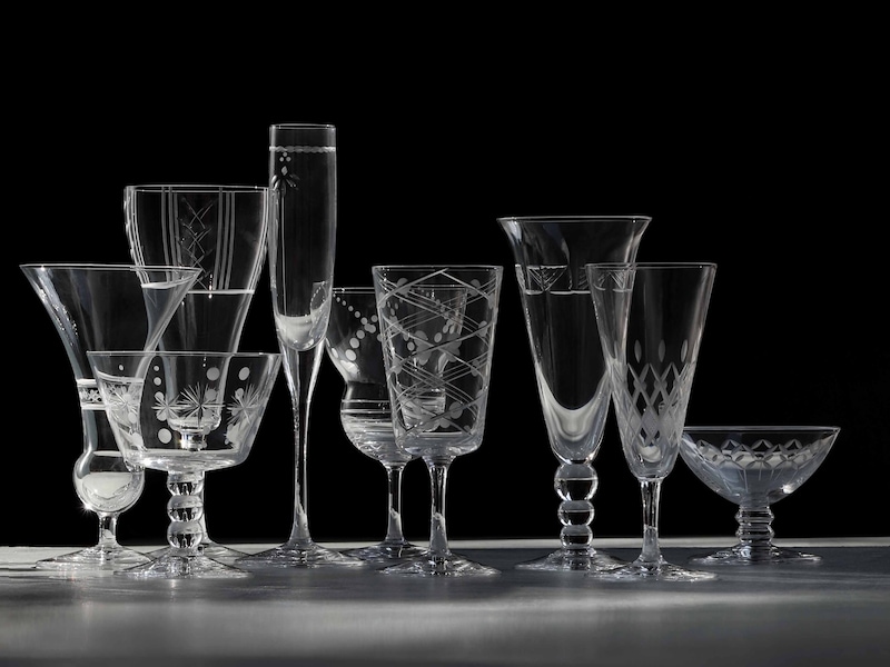 写真提供：木村硝子店「木勝」はインハウスデザイナー三枝静代さんによる切子のシリーズ。最初はアンティークグラスのリプロダクトを考えていたという木村さんだが、「コピーではなく、アンティークの雰囲気の新しいグラスを作りたい」という三枝さんの熱い想いから誕生した