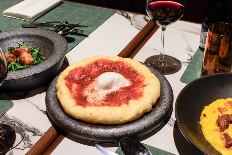 淡路産フィオルディラッテモッツァレラチーズの「クラシック マルゲリータ ピザ」