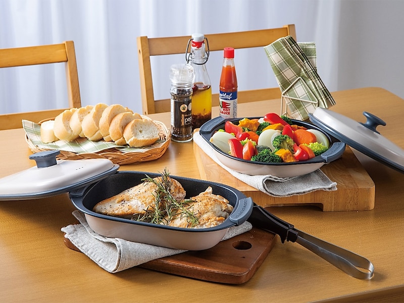 電子レンジの庫内形状に合わせられる「丸型」と「角型」（共に2980円）の2種類で展開