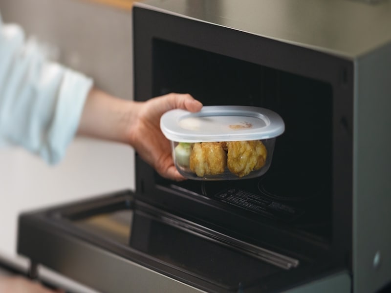 ふたを取らずに、そのまま電子レンジへ