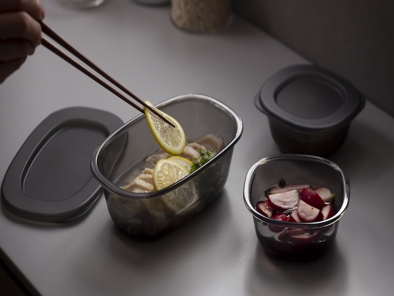 「うつわにもなる保存容器 250mL（2個セット）」1540円（税込）と「うつわにもなる保存容器 650mL（2個セット）」2420円