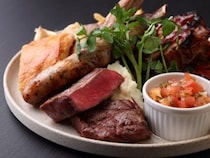 ゲームでおなじみタイトーが“遊”と“食”を融合した『EXBAR TOKYO』をオープン。その魅力とは？