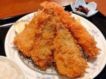 アジフライの概念が変わる！ 小田原漁港前の超行列店『お食事処 大原』の「絶品アジフライ定食」が旨いワケ