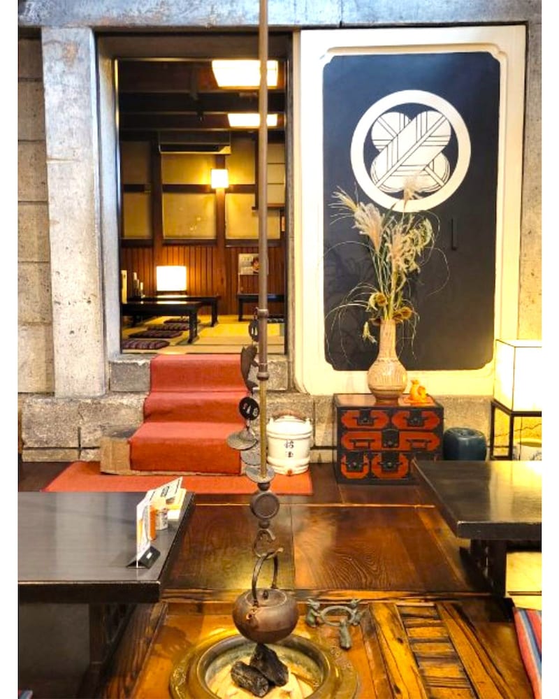風情のある蔵戸前の囲炉裏席