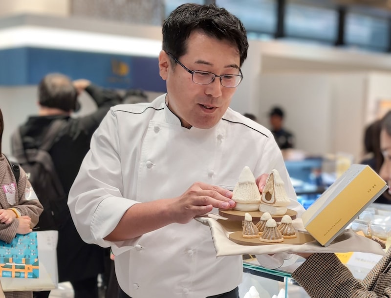 シェフこだわりの飲めるほどトロトロのモンブランソースをぜひ堪能してみて！