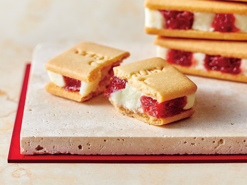 2268円。いちごミルクサンド×3個・いちごメープルサンド×2個をパッケージ