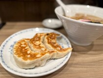 リアル口コミから探す東京・餃子の旨い店。池袋の町中華『開楽 本店』の「手造りジャンボ餃子」がおいしい理由