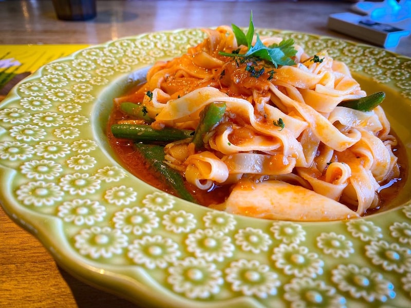 『Cafe MAbu』の「しらすと湘南鎌倉野菜のトマトソースパスタ」