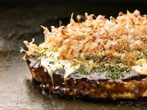 【老舗の名店】大阪・曽根崎に息づく粉もん文化を支え続ける『お好み焼 ゆかり 本店』の名物「豚玉」